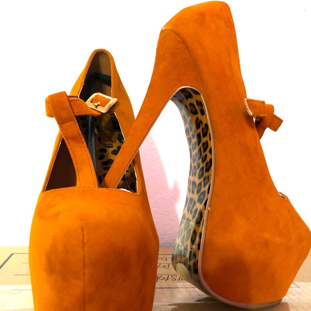 👠Tan Buckle Heels
